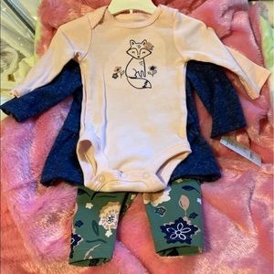 Carter’s 3 piece newborn girl outfit